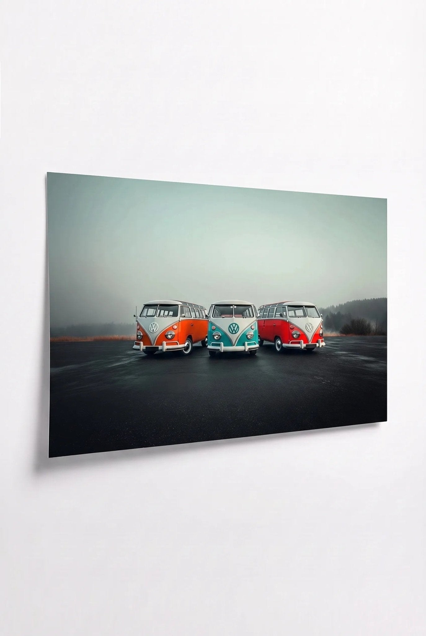 Drei VW Bulli T1 nebeneinander im Nebel - Dein Wandbild