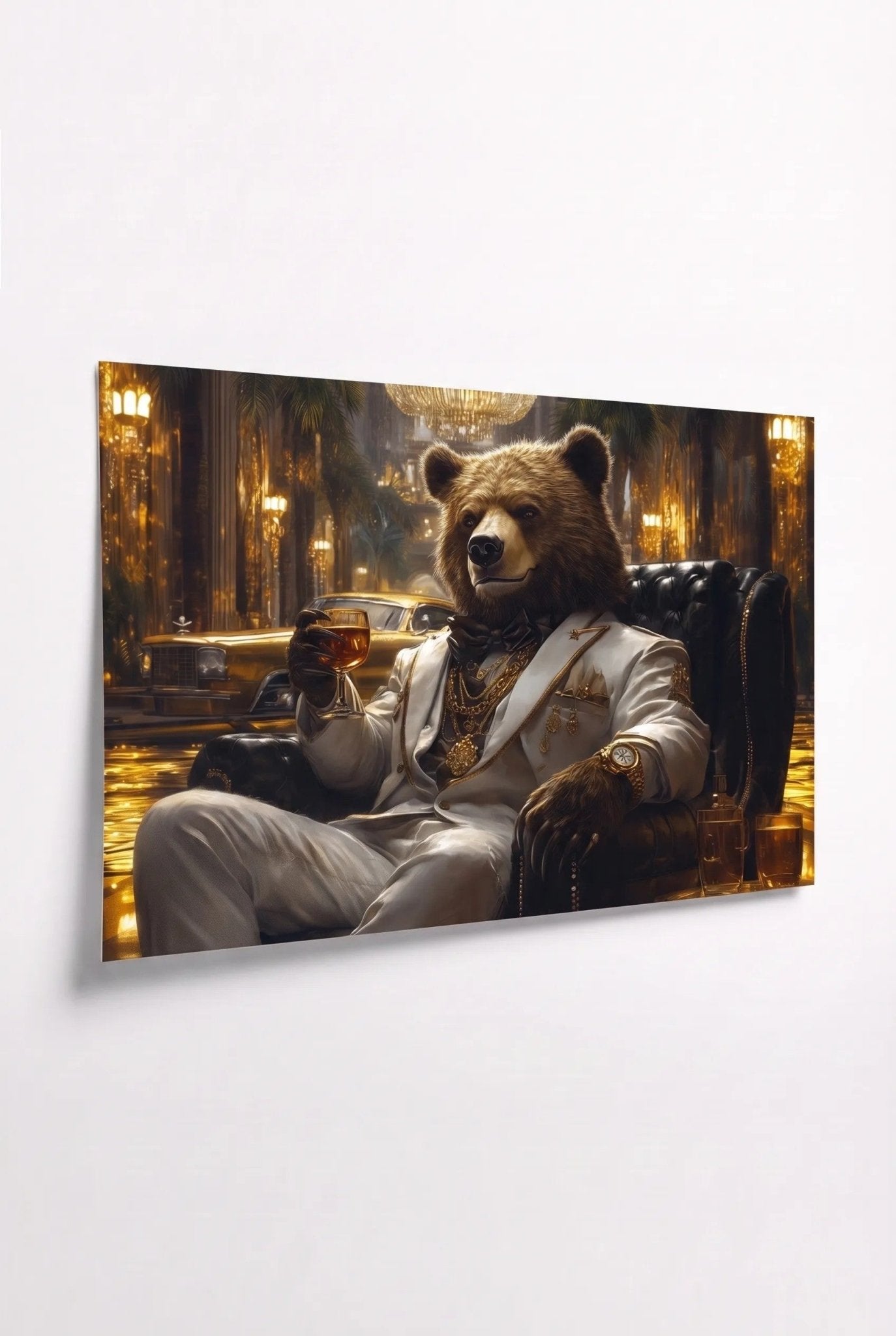 G Bear – Goldener Palast mit Whiskey & Oldtimer - Dein Wandbild