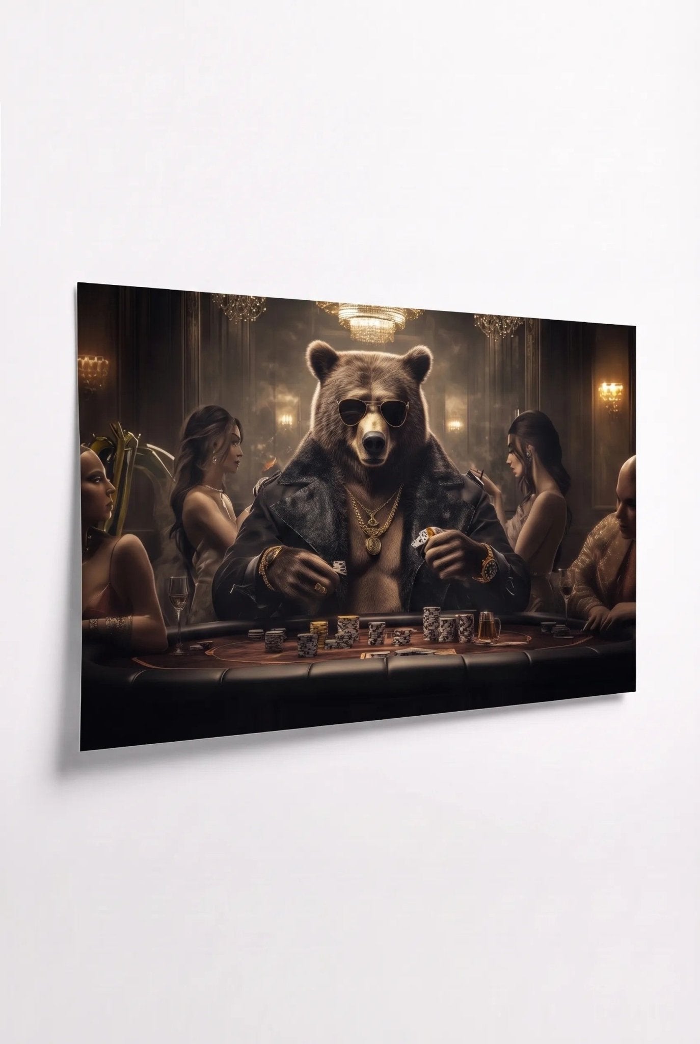 G Bear – Lederjacke & Chips am dunklen Pokertisch - Dein Wandbild