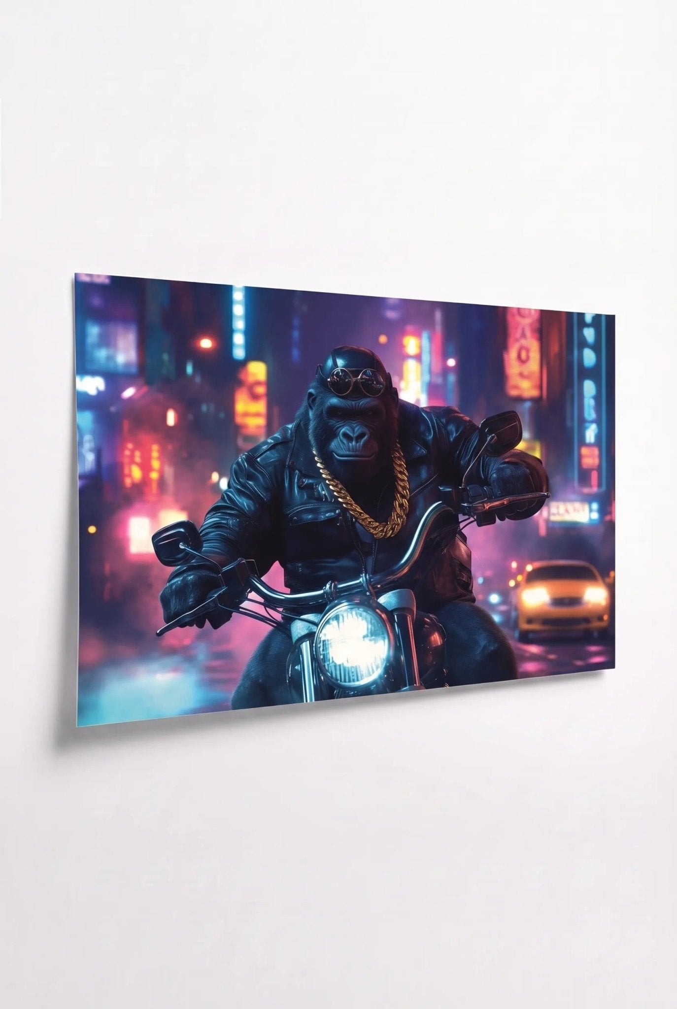 G Gorilla – Motorrad durch Neonstadt bei Nacht - Dein Wandbild