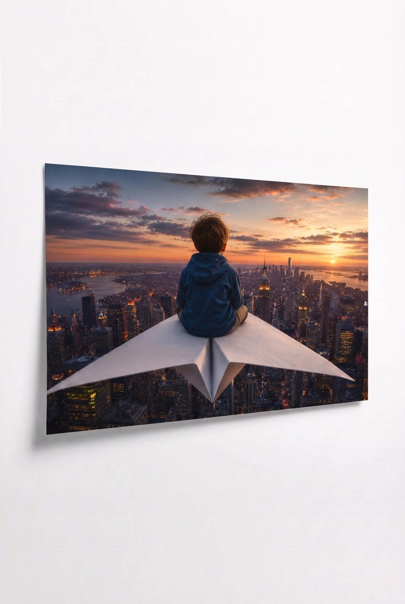 Kind auf Papierflieger über New York Skyline Wandbild - Dein Wandbild