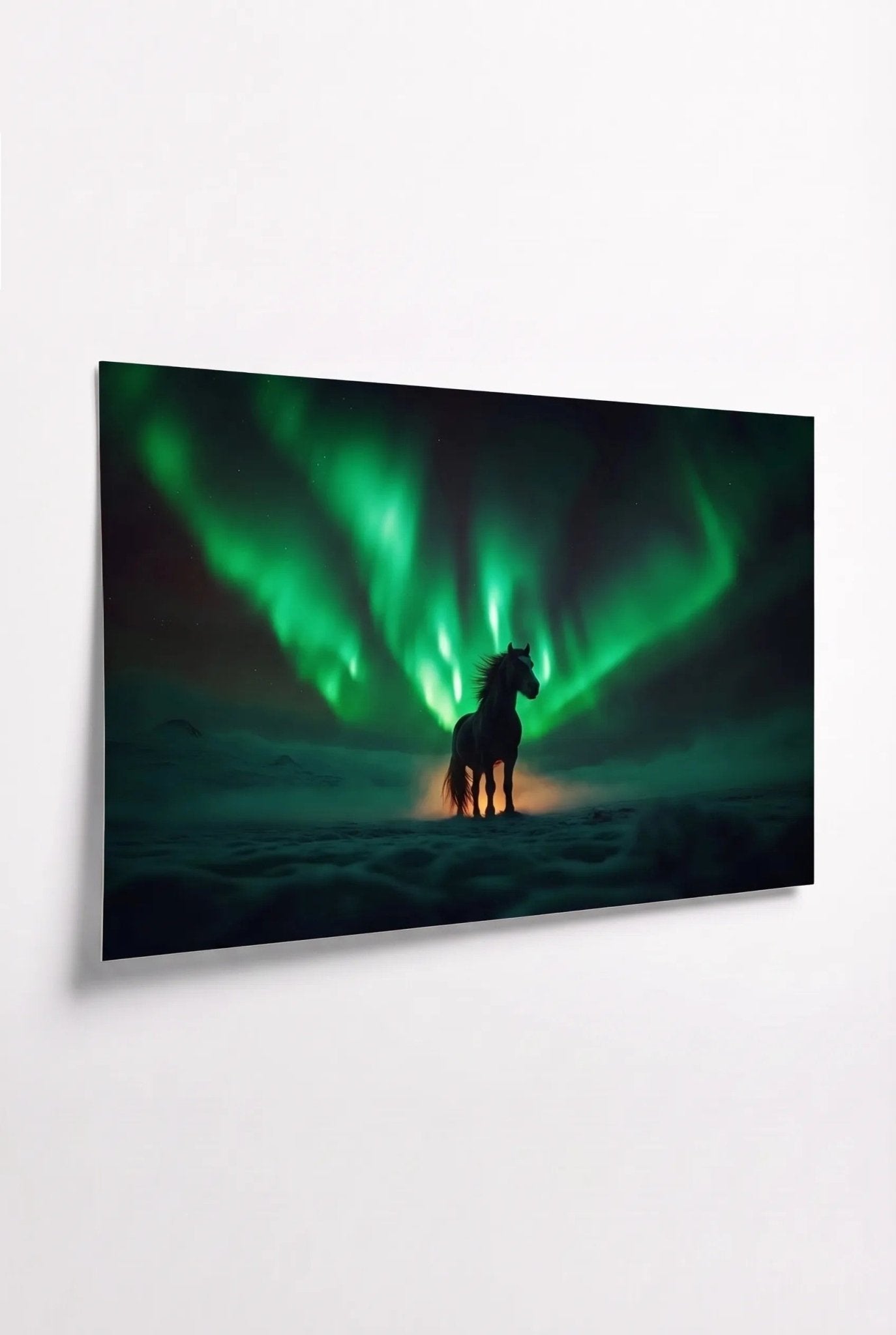 Pferd unter Nordlichtern im Schnee – Silhouette - Dein Wandbild