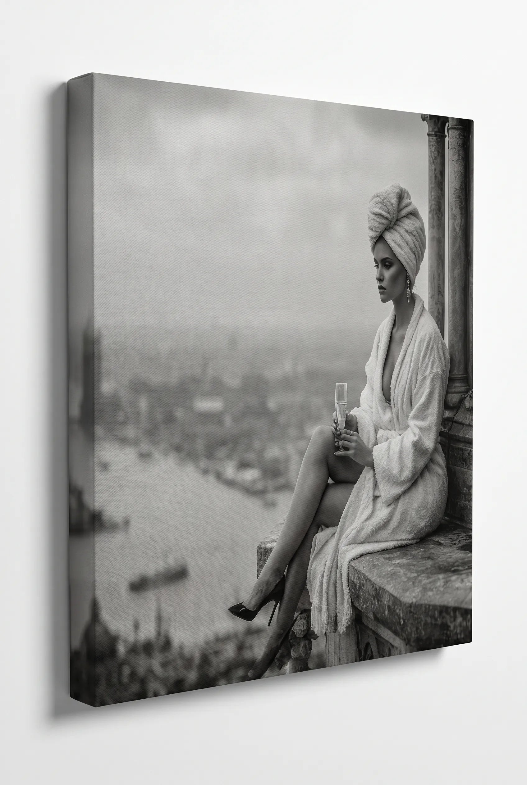 Frau Bademantel Skyline Fluss Monochrom Wandbild - Dein Wandbild