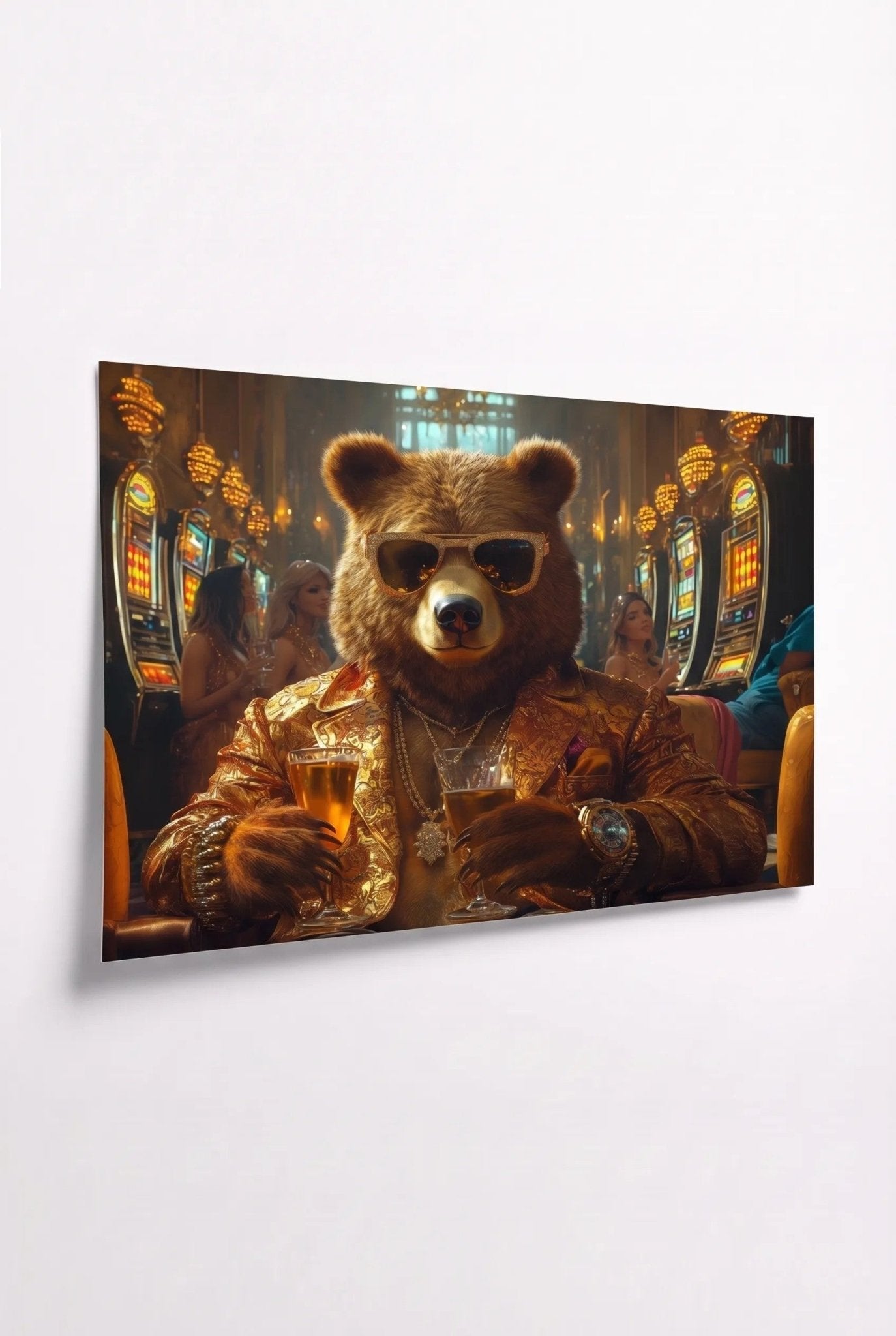 G Bear – Goldene Jacke bei Spielautomaten - Dein Wandbild