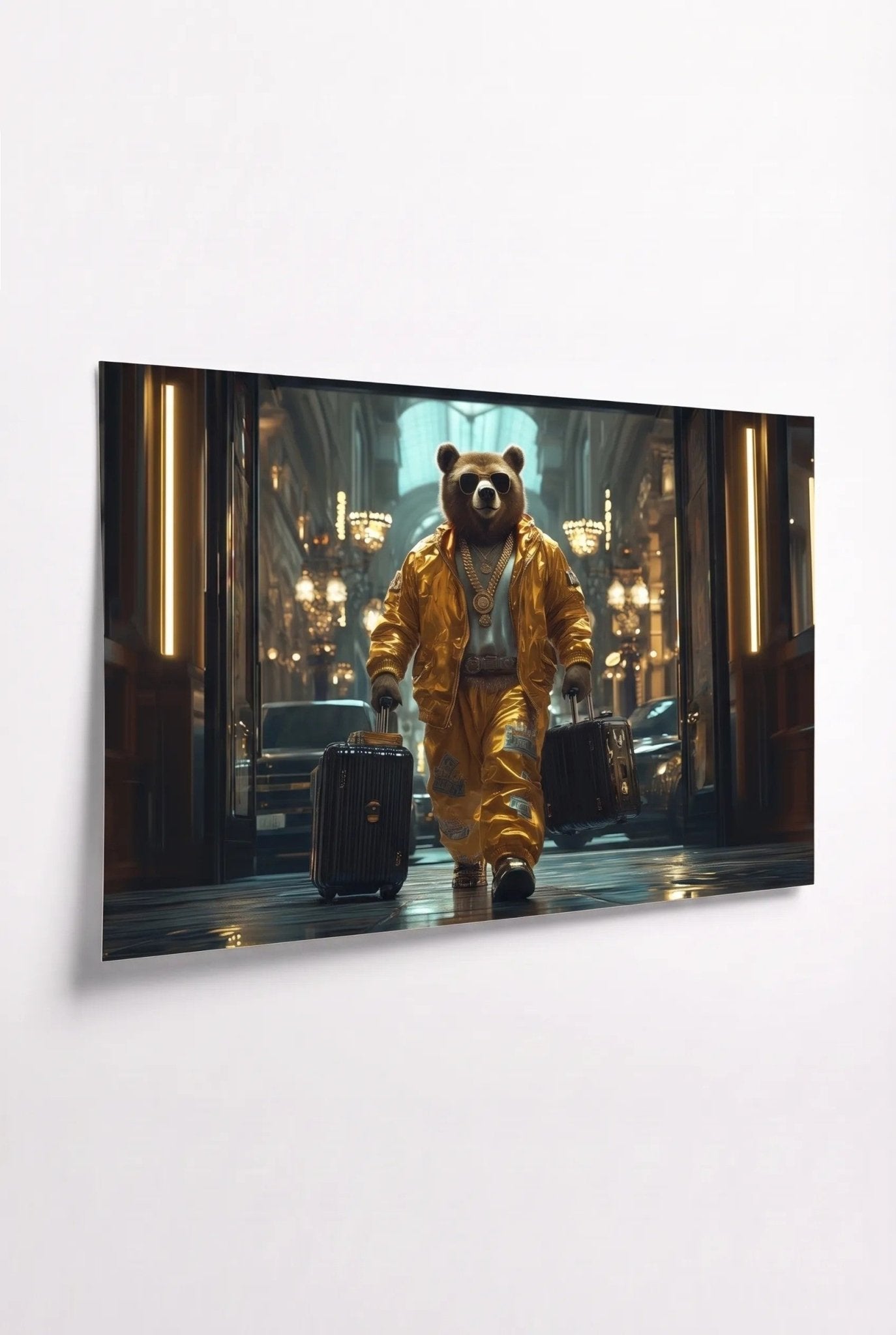 G Bear – Koffer im goldenen Luxushotel - Dein Wandbild