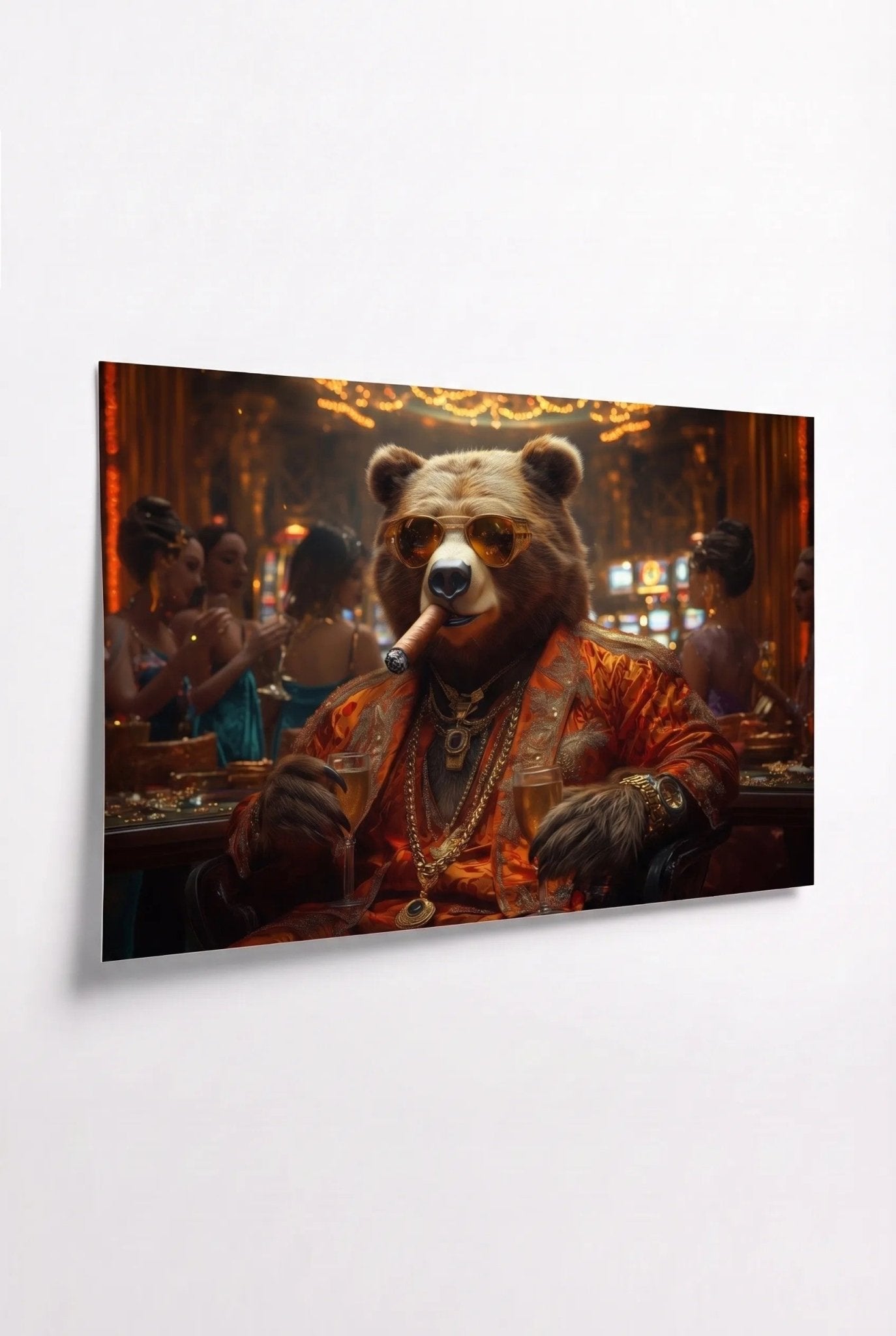 G Bear – Zigarre in oranger Jacke im Casino - Dein Wandbild