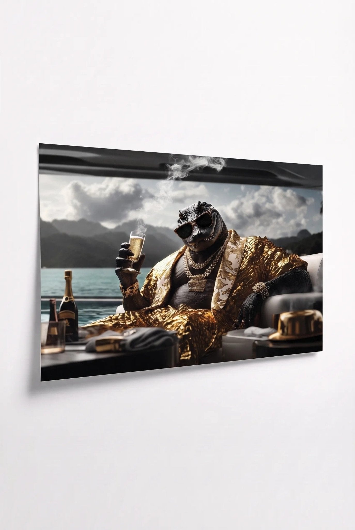 G Croko – Champagner auf Luxusyacht in Gold - Dein Wandbild