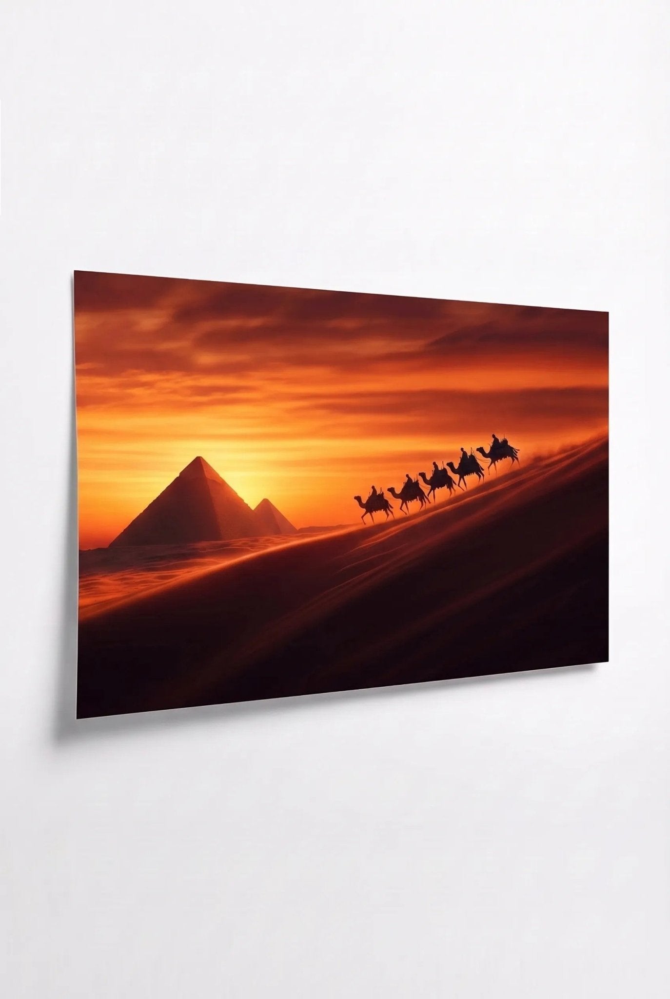 Kamelkarawane vor Pyramiden bei Sonnenuntergang - Dein Wandbild