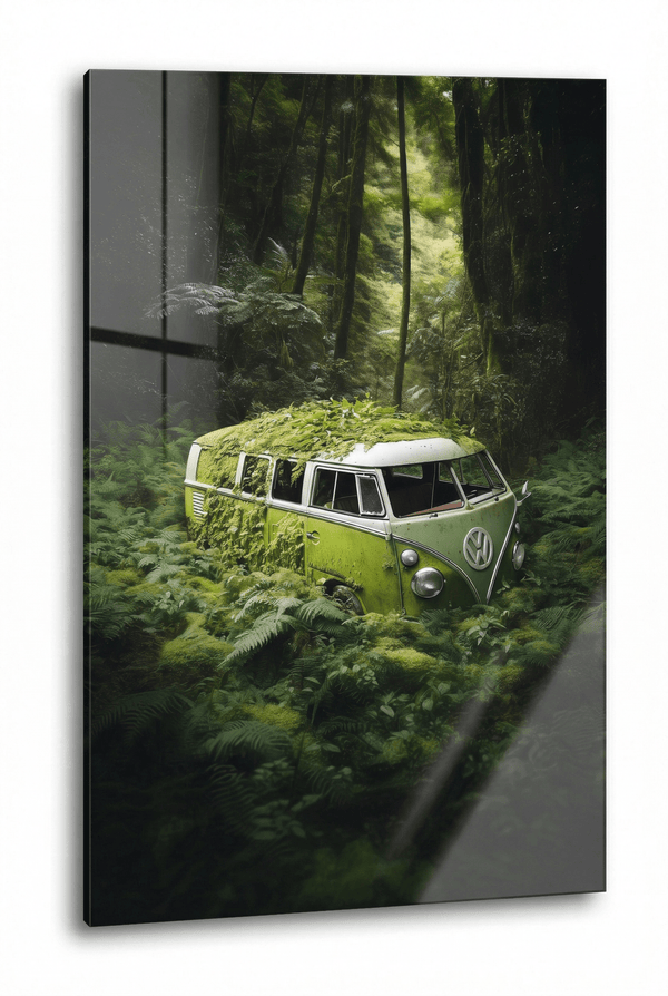 Vergessene Legende – Der VW Bulli T1 im grünen Refugium | Dein Wandbild - Dein Wandbild